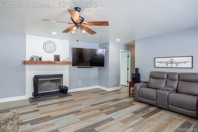 22155 Maplelawn Avenue, Taylor, MI 48180