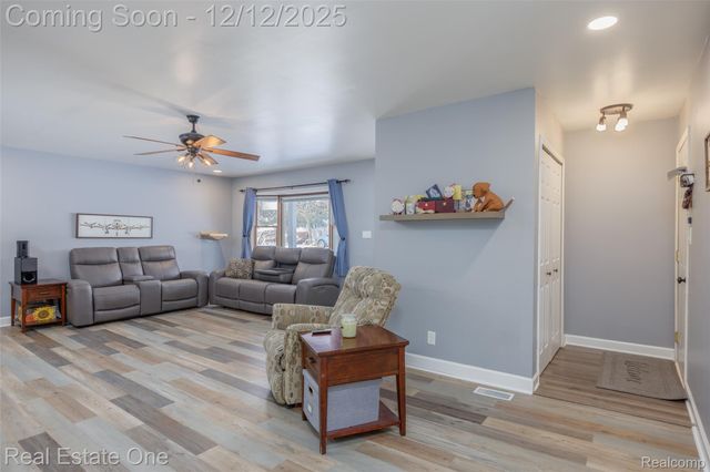 22155 Maplelawn Avenue, Taylor, MI 48180