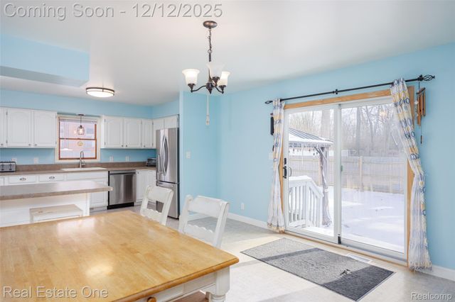 22155 Maplelawn Avenue, Taylor, MI 48180