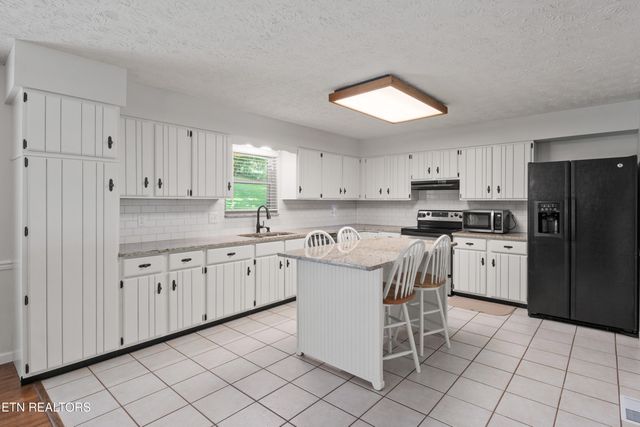 7509 Shaker Drive, Knoxville, TN 37931
