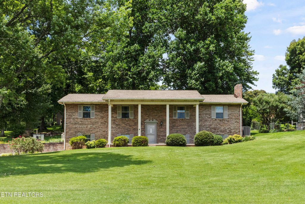 7509 Shaker Drive, Knoxville, TN 37931