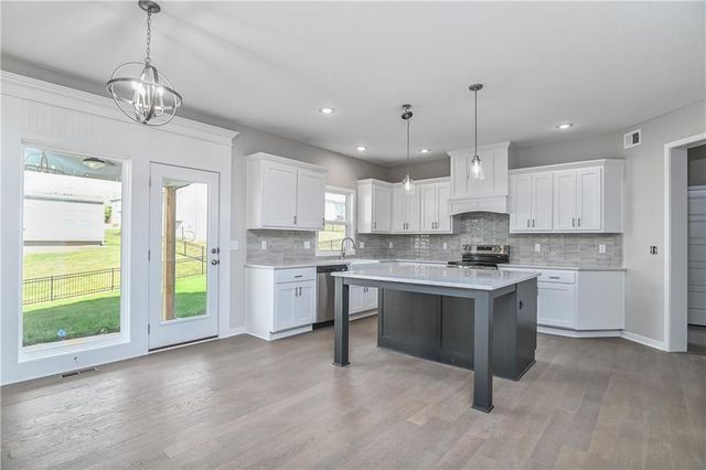 2761 W Park Street, Olathe, KS 66061