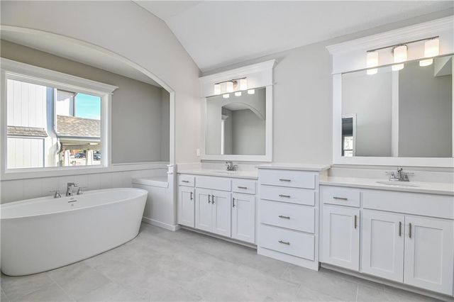 2761 W Park Street, Olathe, KS 66061