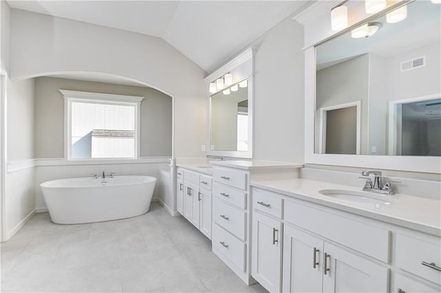 2761 W Park Street, Olathe, KS 66061