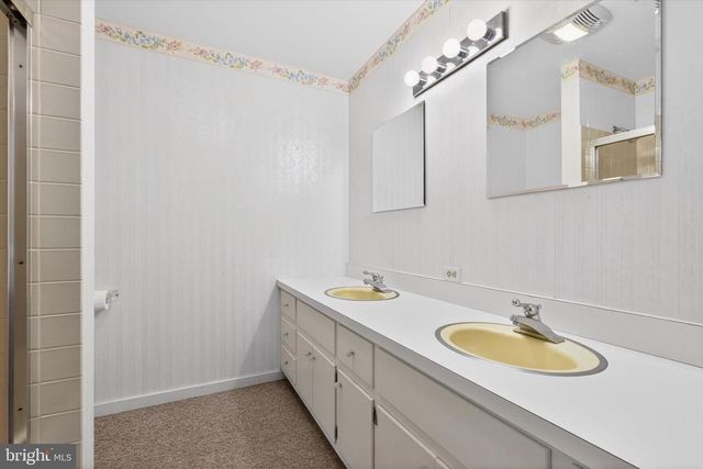9 BROWNSTONE DR, Hershey, PA 17033