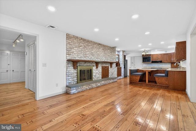9 BROWNSTONE DR, Hershey, PA 17033