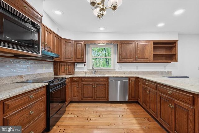 9 BROWNSTONE DR, Hershey, PA 17033