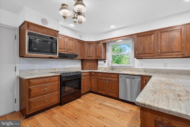 9 BROWNSTONE DR, Hershey, PA 17033