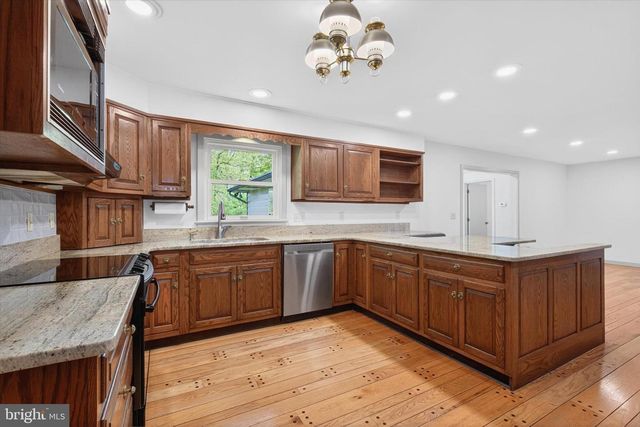 9 BROWNSTONE DR, Hershey, PA 17033