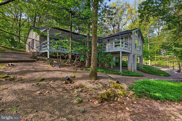 9 BROWNSTONE DR, Hershey, PA 17033