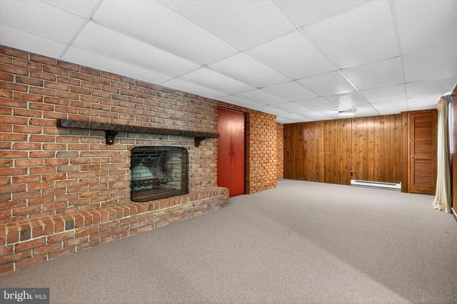 9 BROWNSTONE DR, Hershey, PA 17033