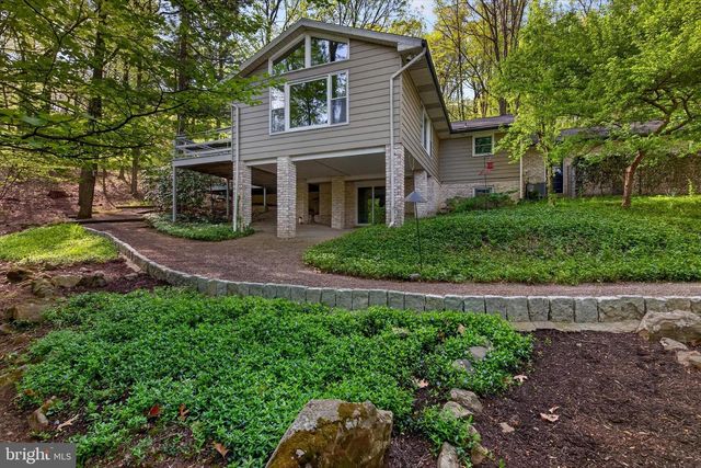 9 BROWNSTONE DR, Hershey, PA 17033