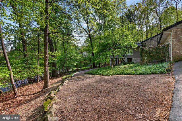9 BROWNSTONE DR, Hershey, PA 17033