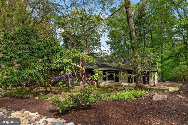 9 BROWNSTONE DR, Hershey, PA 17033