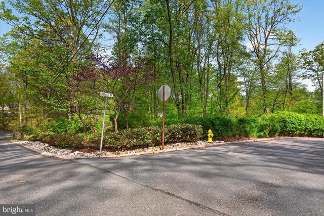 9 BROWNSTONE DR, Hershey, PA 17033