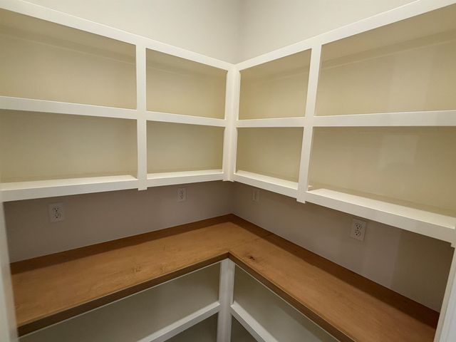 23 Kingdom Ct, Goddard, KS 67052