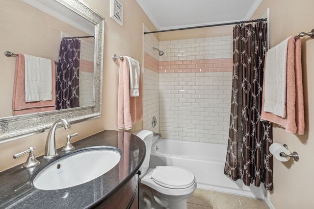 112 Mullingar Court 1C, Schaumburg, IL 60193