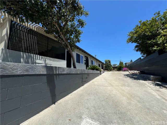 2022 Dawson Avenue, Signal Hill, CA 90755