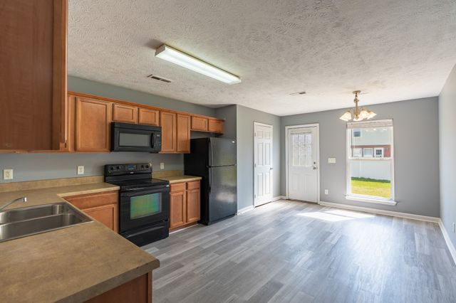 1214 Timber Creek Dr, Murfreesboro, TN 37128