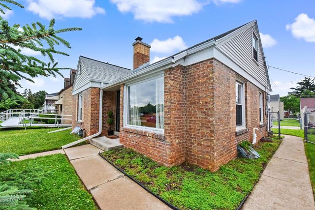 4040 N 49th STREET, Milwaukee, WI 53216