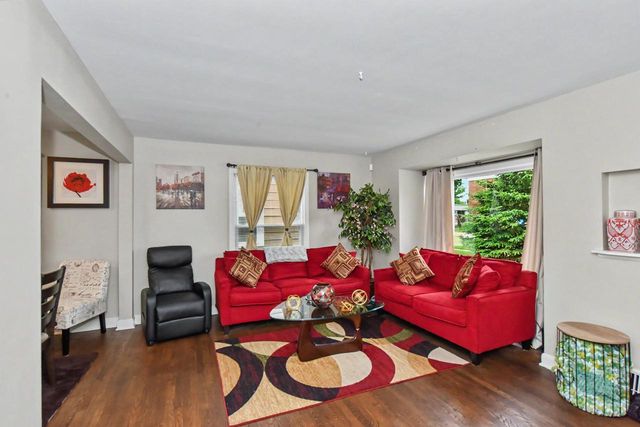 4040 N 49th STREET, Milwaukee, WI 53216