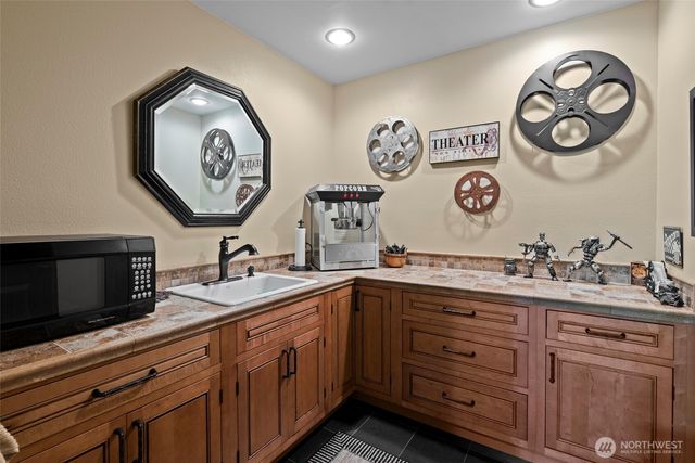 11733 Hummingbird Lane, Anacortes, WA 98221