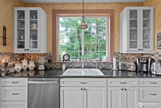 11733 Hummingbird Lane, Anacortes, WA 98221