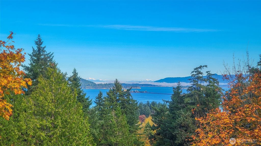 11733 Hummingbird Lane, Anacortes, WA 98221