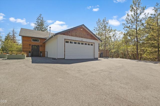 922 Palomino Drive, Grants Pass, OR 97526