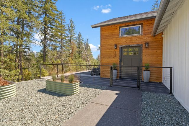 922 Palomino Drive, Grants Pass, OR 97526