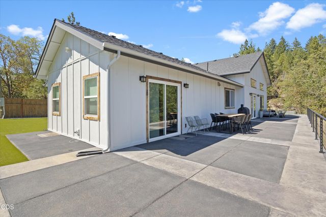 922 Palomino Drive, Grants Pass, OR 97526