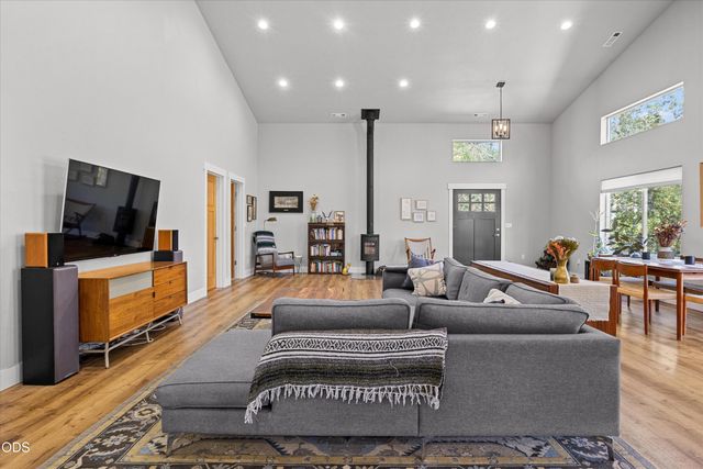 922 Palomino Drive, Grants Pass, OR 97526