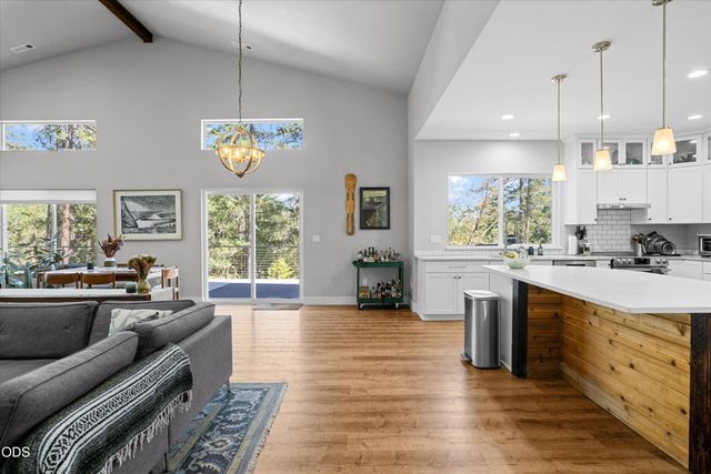 922 Palomino Drive, Grants Pass, OR 97526