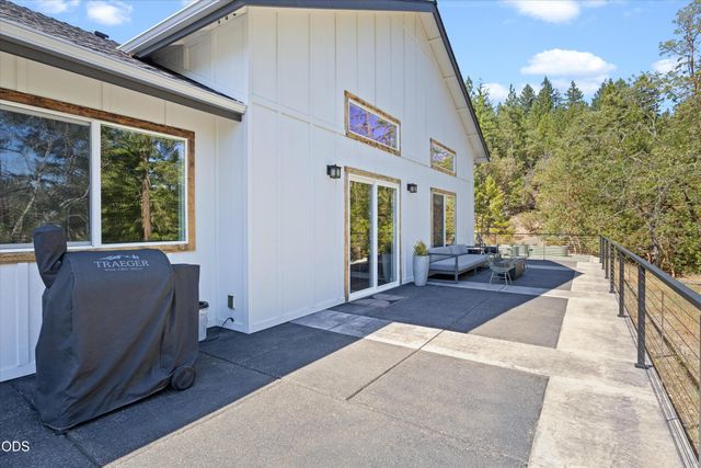 922 Palomino Drive, Grants Pass, OR 97526