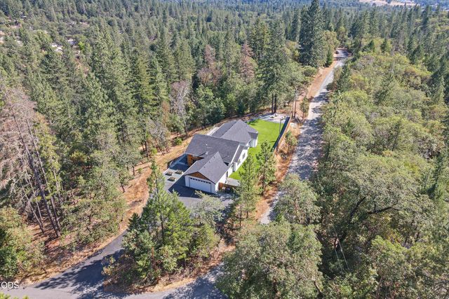 922 Palomino Drive, Grants Pass, OR 97526
