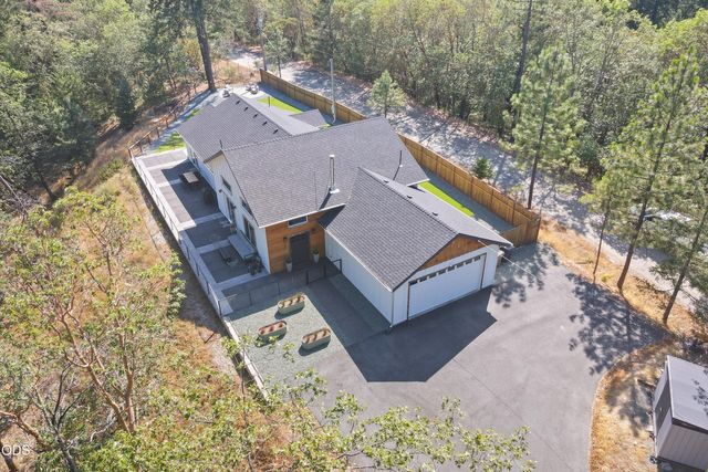 922 Palomino Drive, Grants Pass, OR 97526