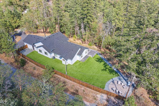 922 Palomino Drive, Grants Pass, OR 97526