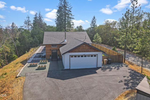 922 Palomino Drive, Grants Pass, OR 97526
