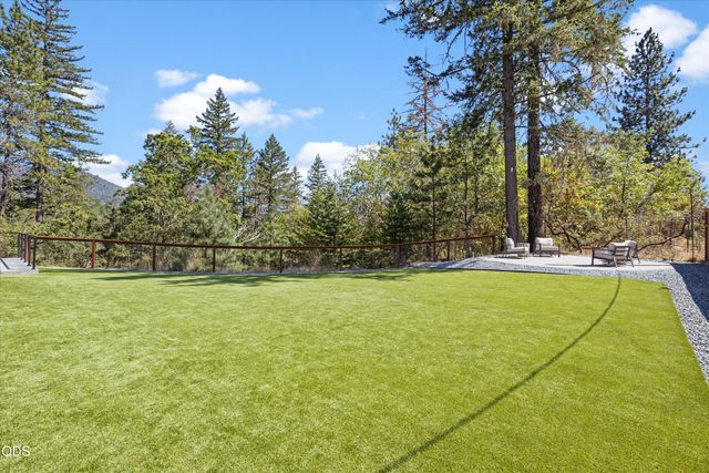 922 Palomino Drive, Grants Pass, OR 97526
