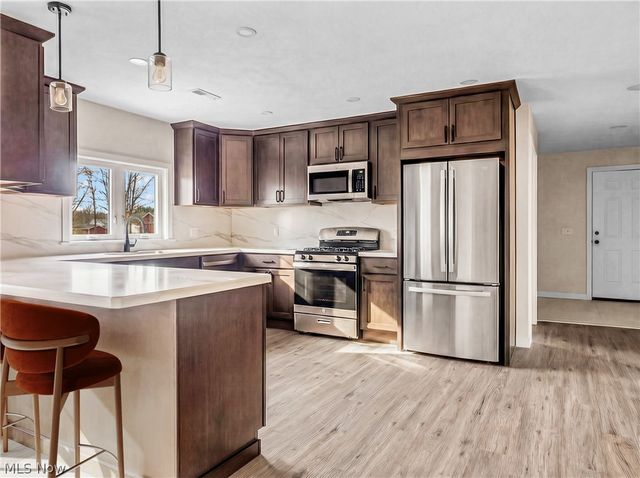 16243 Roselawn Drive, Burton, OH 44021