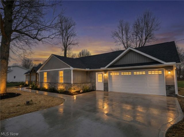 16243 Roselawn Drive, Burton, OH 44021