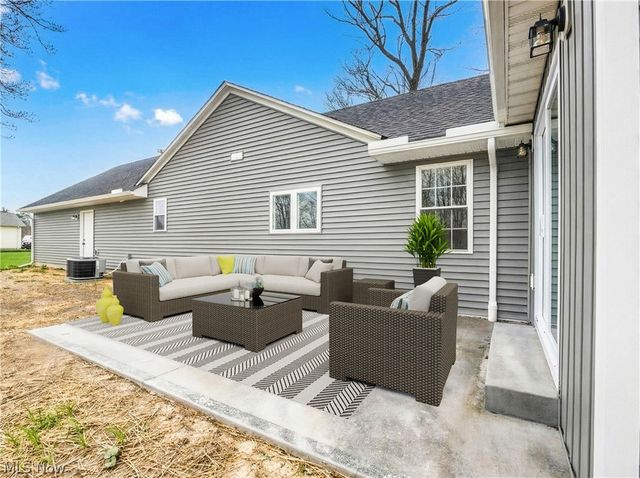 16243 Roselawn Drive, Burton, OH 44021