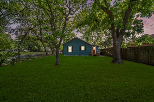 502 6th Avenue N, Texas City, TX 77590