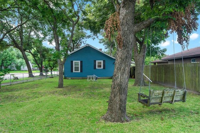 502 6th Avenue N, Texas City, TX 77590