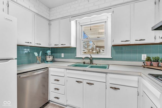 1687 N Avon Avenue, Avon, IN 46123