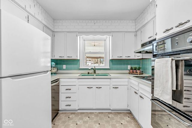 1687 N Avon Avenue, Avon, IN 46123