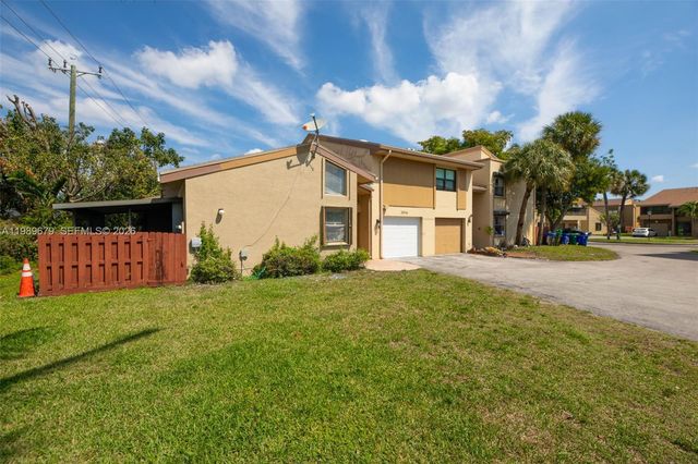 3046 W Missionwood Ln A-2, Miramar, FL 33025