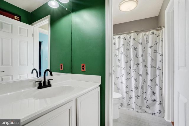 1685 BAHNS MILL RD, Windsor, PA 17366