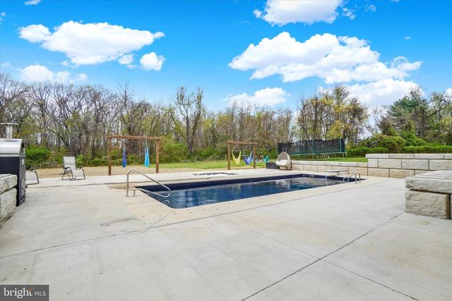 1685 BAHNS MILL RD, Windsor, PA 17366