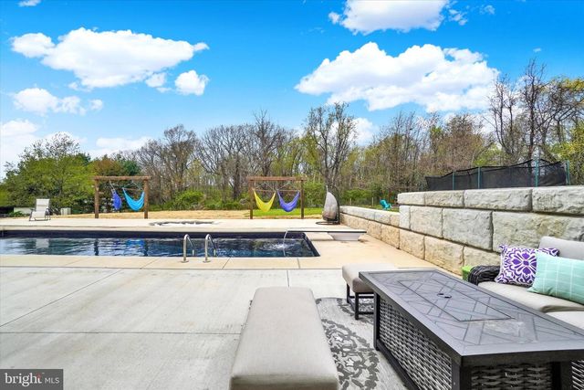 1685 BAHNS MILL RD, Windsor, PA 17366